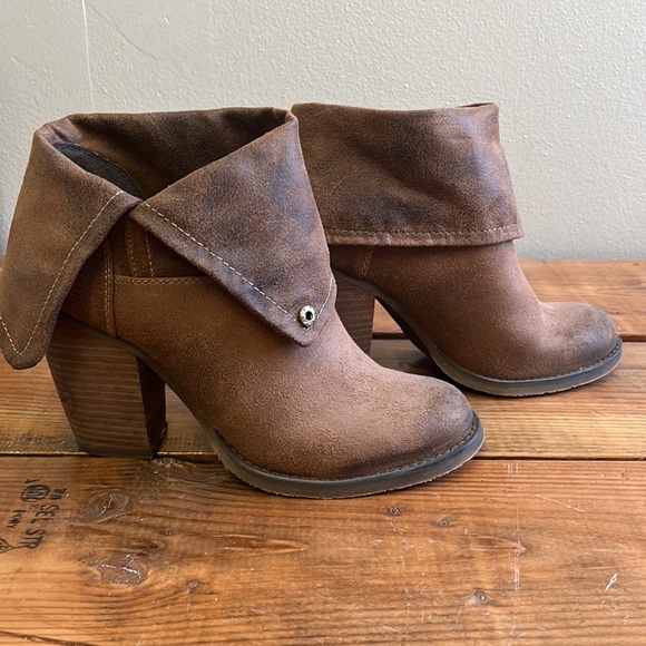 Cute Brown Booties - Picture 5 of 8
